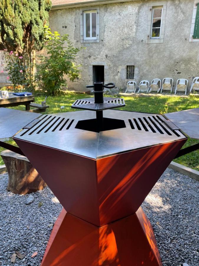 Апартаменты Le Monrepos Avec Jacuzzi Nordique Bielle Экстерьер фото